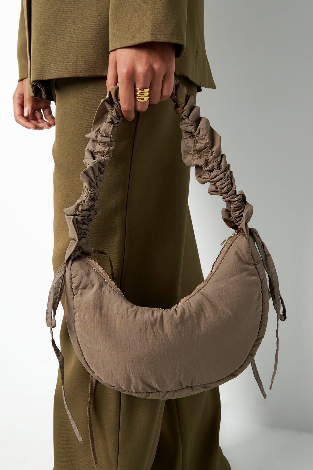 Knotty Circle Tas