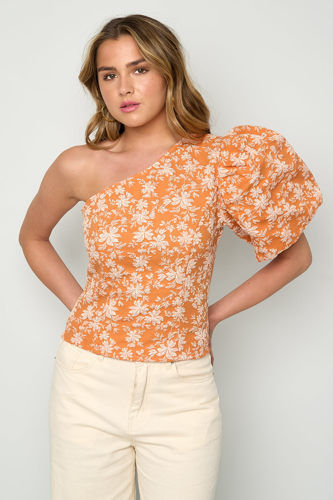 Bloementop met één schouder