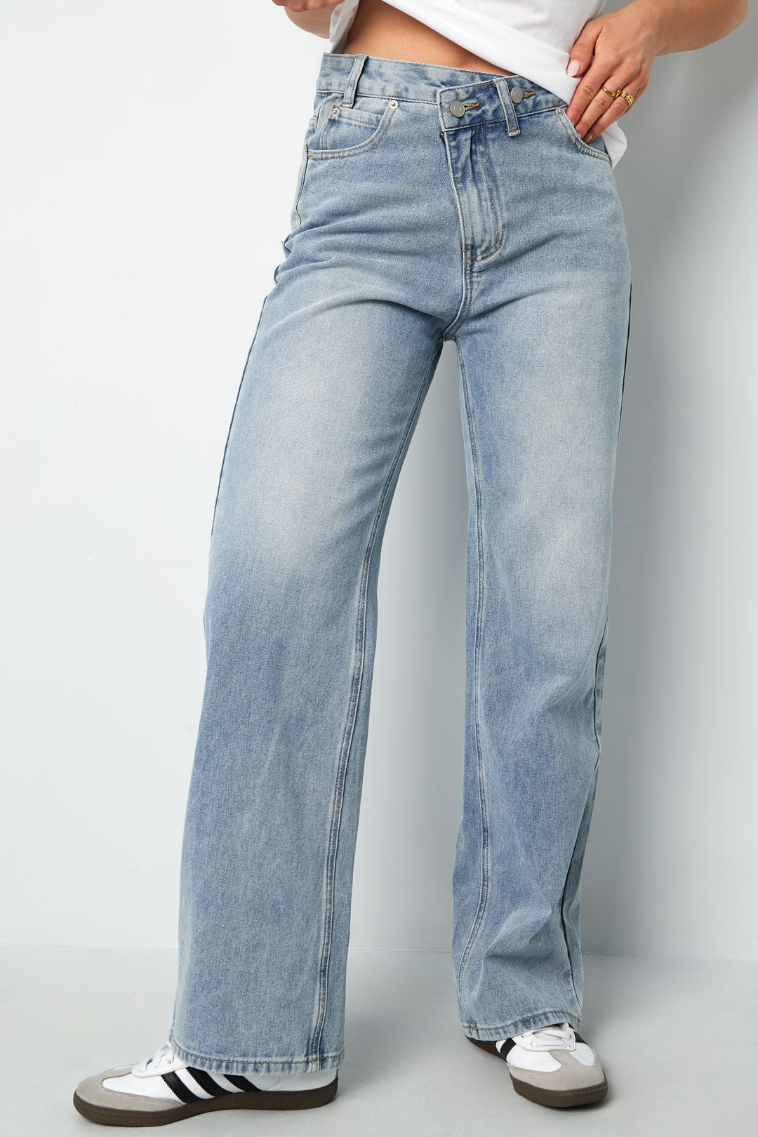 Denim jeans zip up