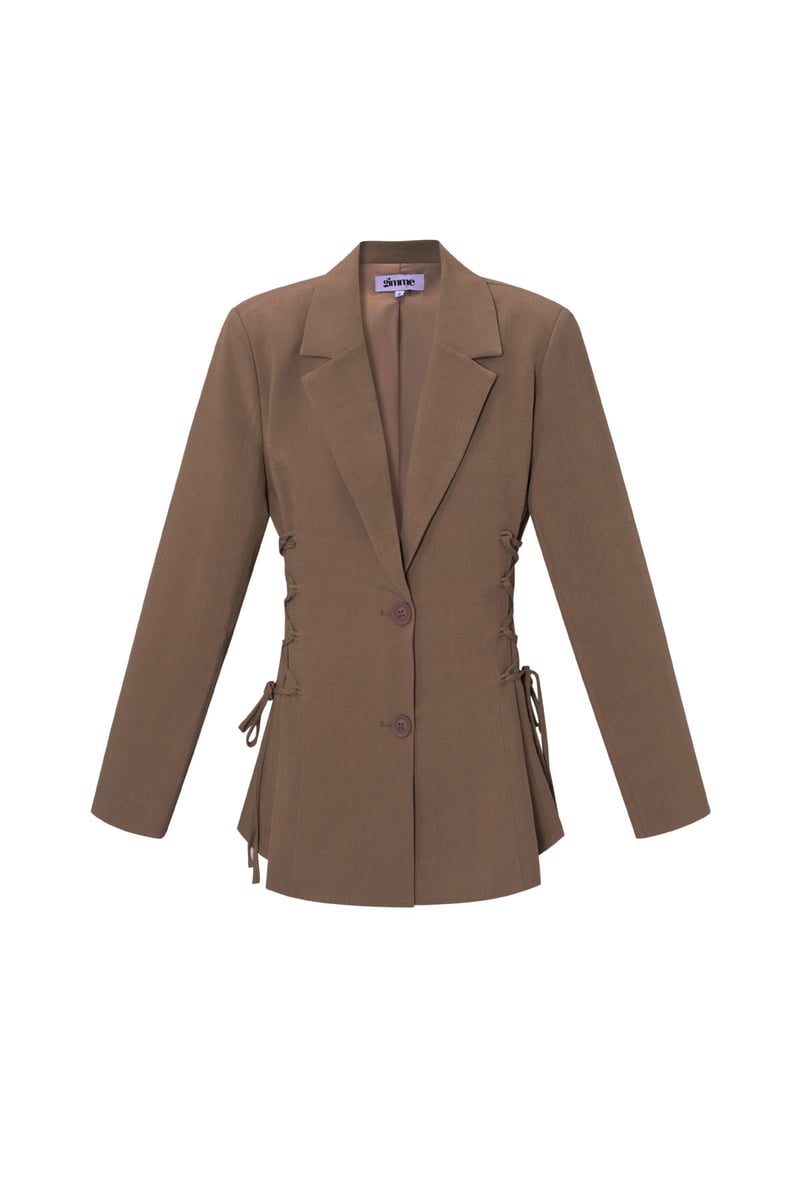 Getailleerde blazer met vetersluiting